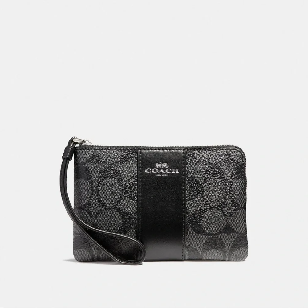 Coach Corner‎ Zip Wristlet In Signature Canvas in SV/Graphite/Black